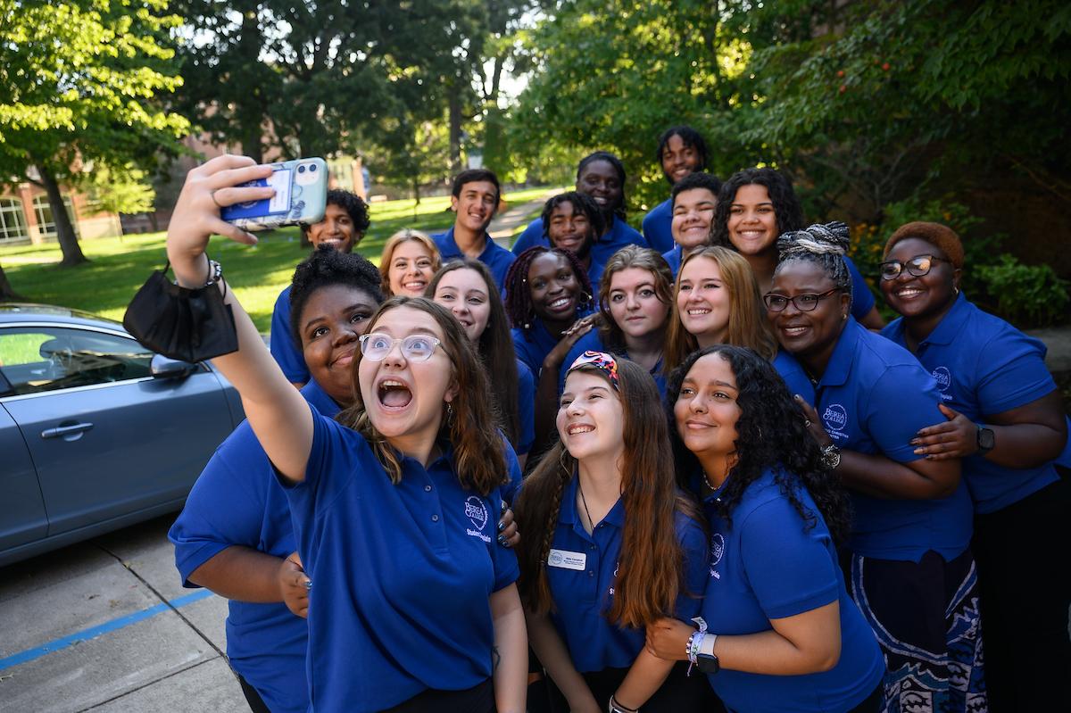 Group of Berea students and staff taking a selfie